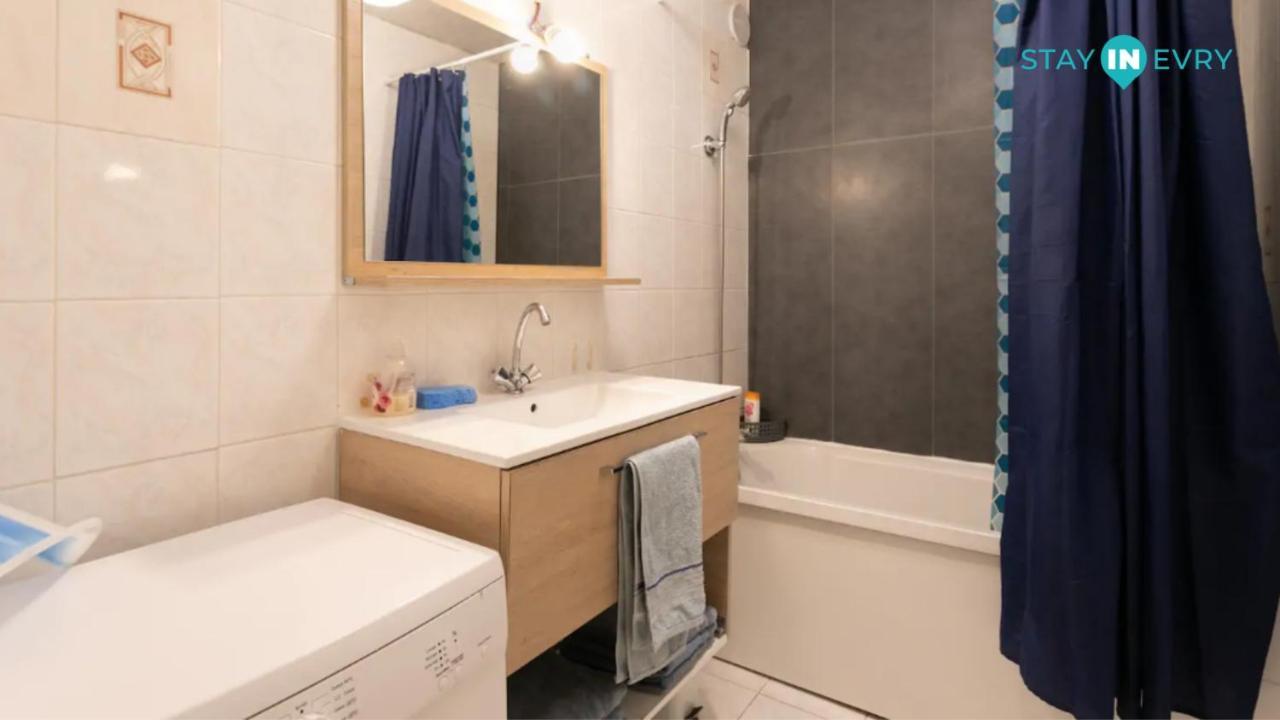 Stay In Evry Courcouronnes Exterior photo